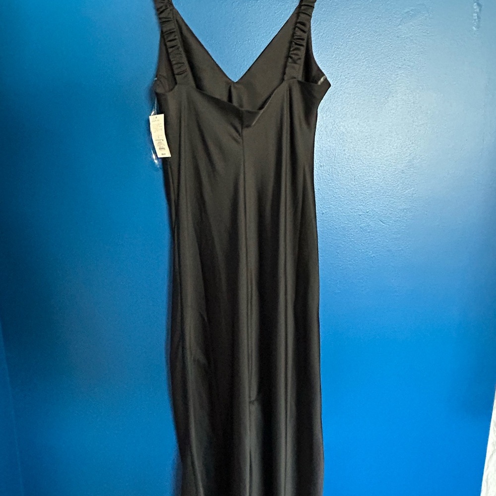 Elegant Bias Cut Black Dress - Picture 2 of 3